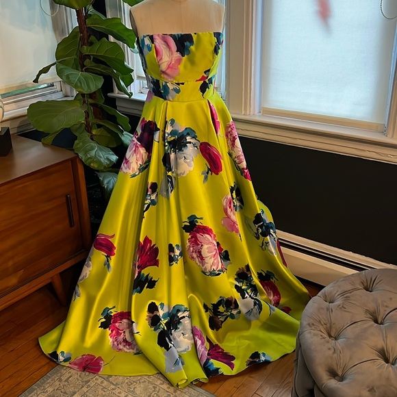 Dresses & Skirts - Incredible Chartreuse Floral Gown Prom Event Dress